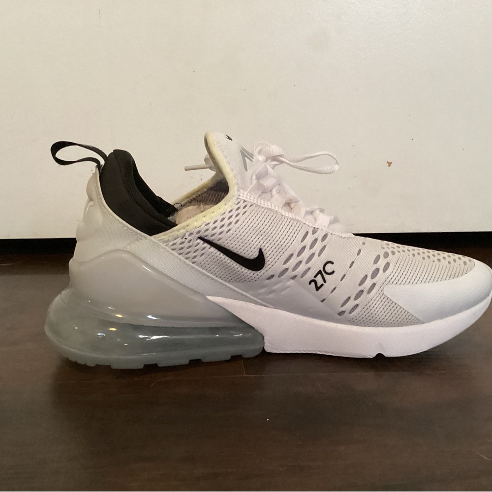 NIKE AIR MAX 270